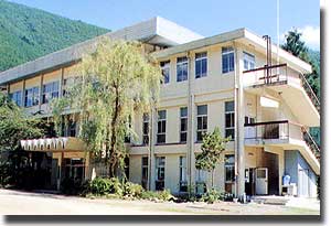 上野地小学校
