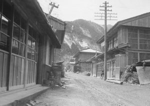 1955c_S001_136_風屋_田尾商店付近